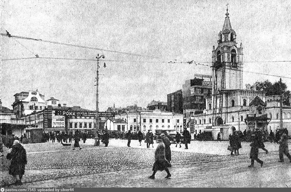 1931 Страстная площадь - Колокольня Страстного монастыря (сейчас на этом месте стоит памятник Пушкину), фото: pastvu.com