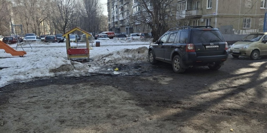 Во дворах Саратова «исчез» асфальт. «Яблоко» объясняет, как добиться от властей благоустройства
