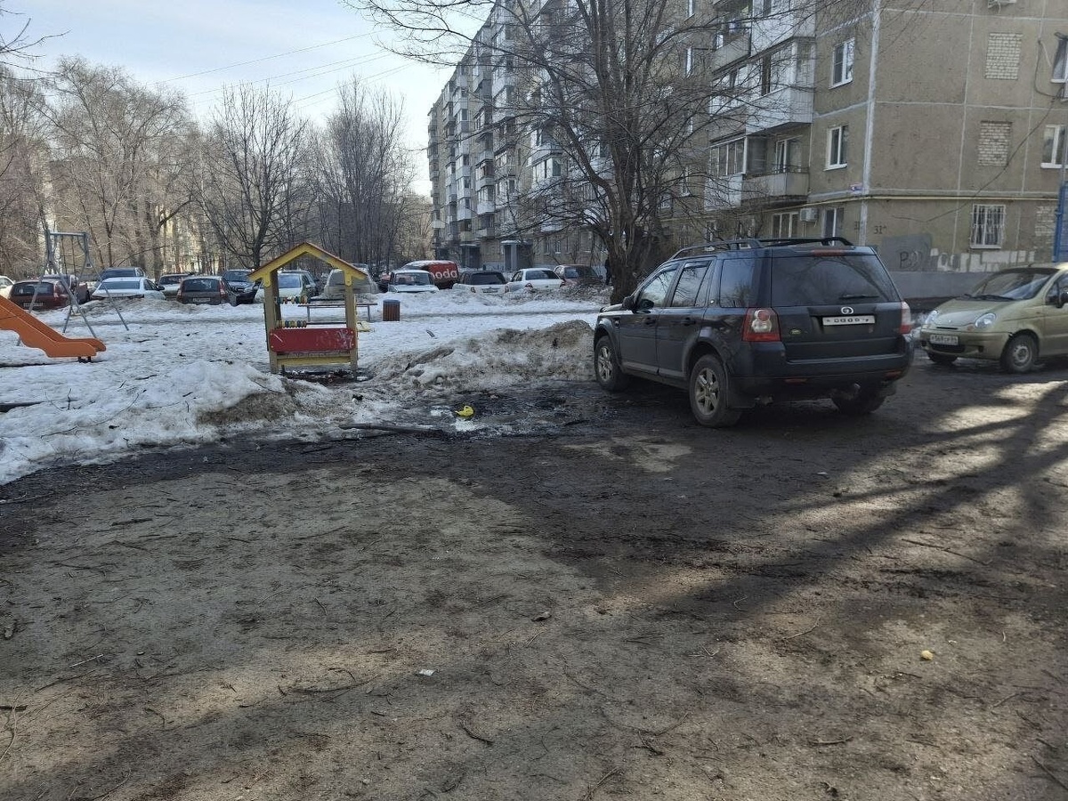 Отремонтированный два года назад двор Кирилла Румянцева. Фото: Саратовское «Яблоко»