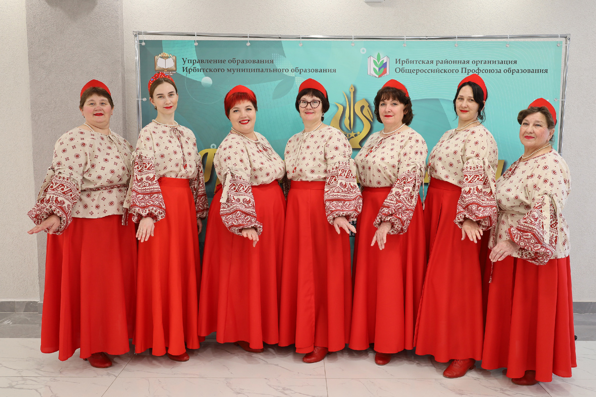 Яркий женский ансамбль Речкаловской школы стал дипломантом первой степени