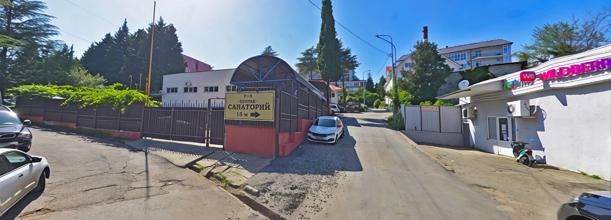 Длолга к санаторию. Придётся идти в гору.