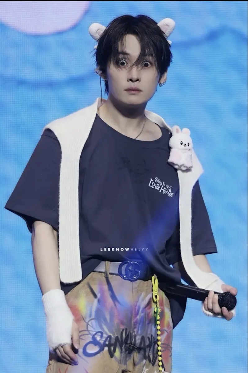 Или углядевший пресс Бан Чана) 