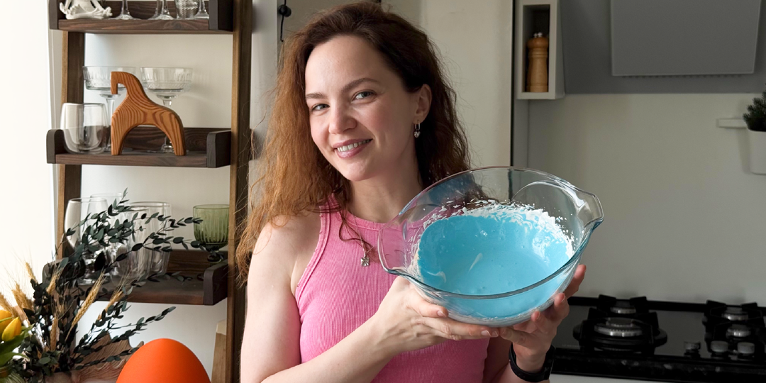 Глазурь как в детстве, но без страха за сырые яйца: обновлённый семейный рецепт