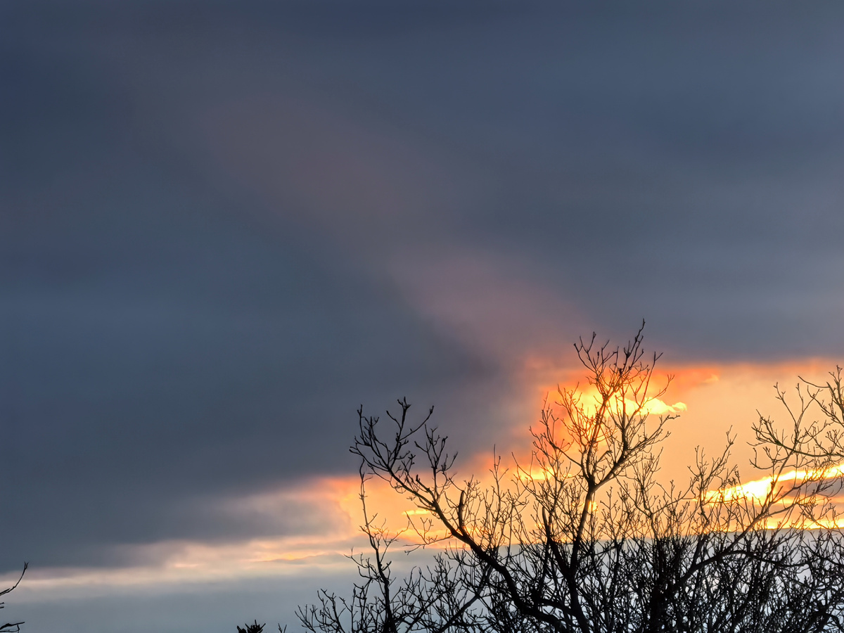 Восход за облаками