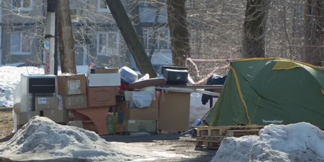73-летний пермяк живет в палатке после выселения из аварийного дома