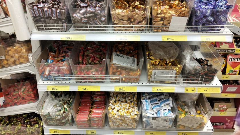 Бывшая сотрудница "Пятерочки" рассказала, почему никогда не покупает конфеты на развес и друзьям не советует