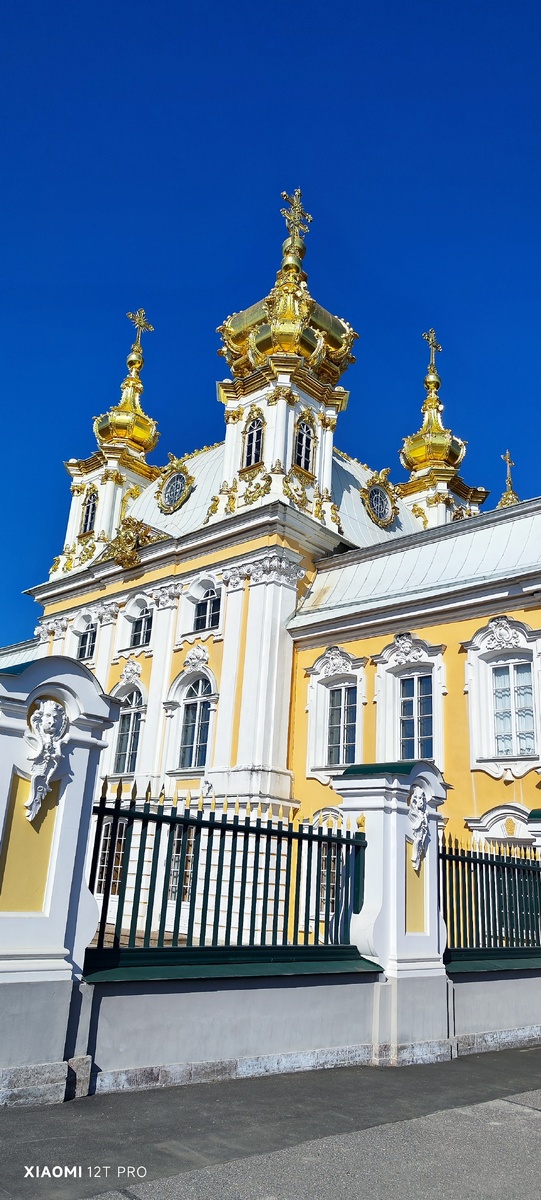 Церковь Петра и Павла в большом Петергофском дворце.