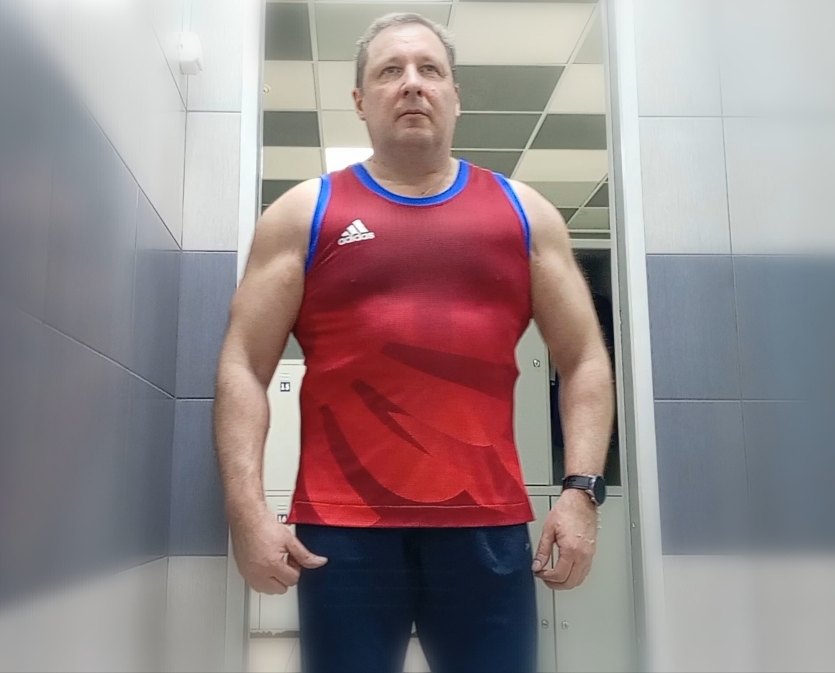 Актуальная форма автора. Тренируюсь рано утром дважды в неделю. Иногда ещё и третья тренировка поздно вечером. 