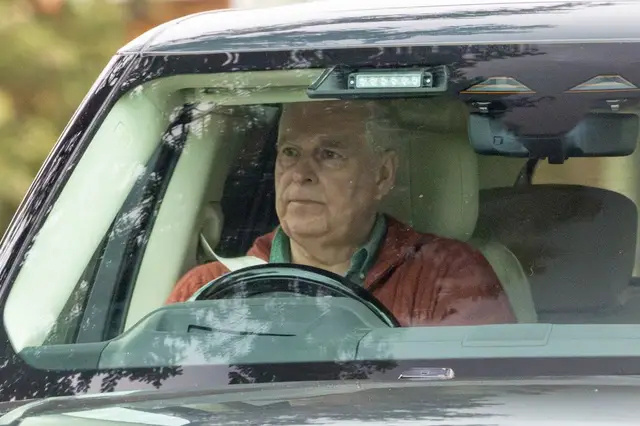    Источник: Bav Media | Перед переездом принца Эндрю заметили за рулем автомобиля в Сандрингеме