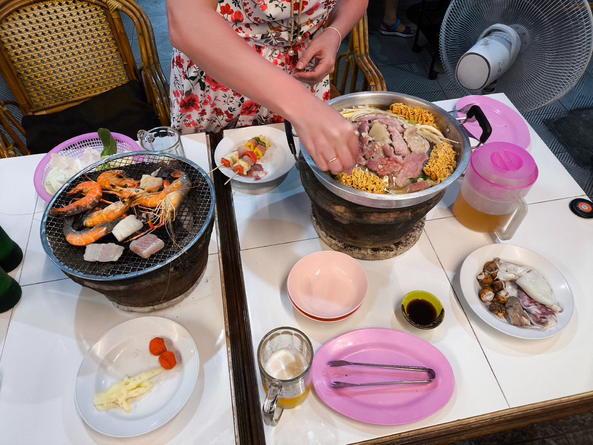 Бюджетный BBQ Buffet неподалёку от нашего отеля