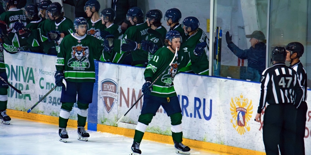 Хоккеисты из Боброва вышли в четвертьфинал НМХЛ