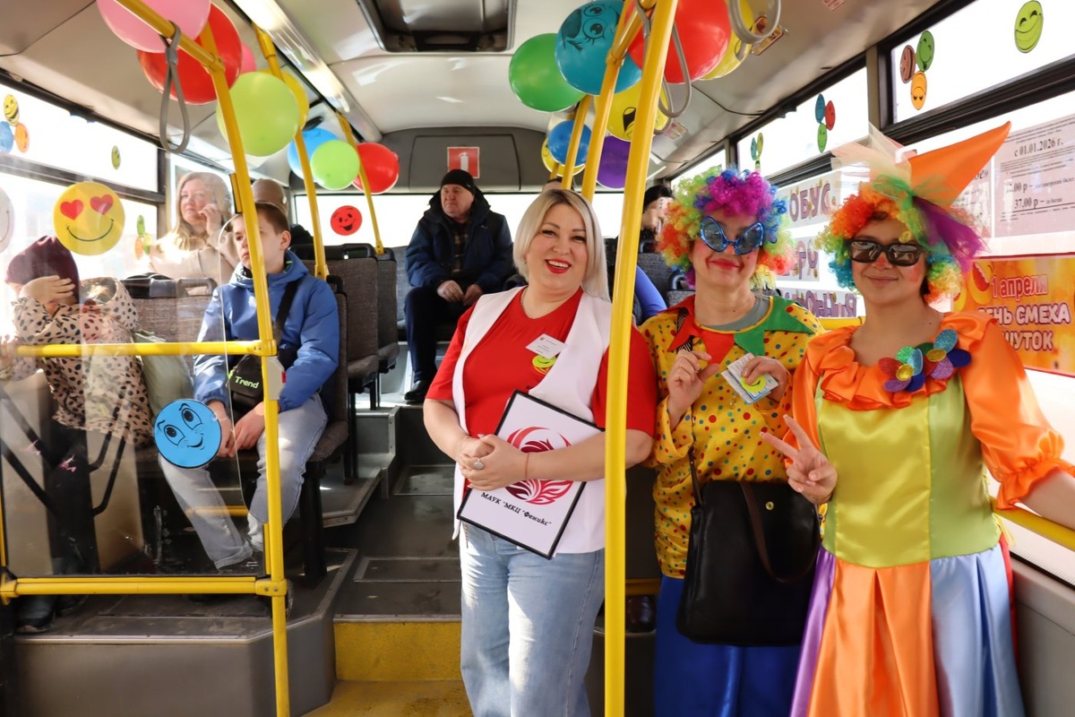    По Пыть-Яху сегодня курсировал автобус хорошего настроения