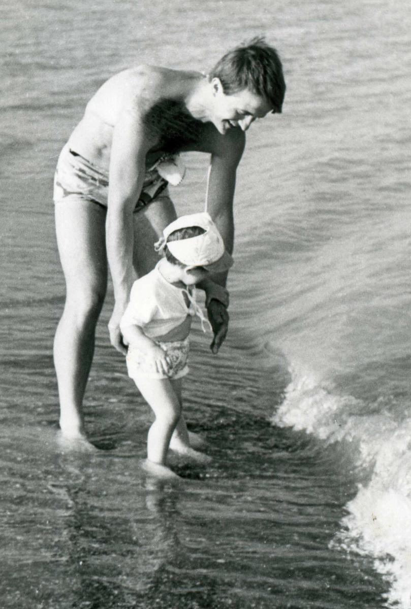 "Не бойся, это просто водичка!". 1983 год. Фото: В.Скворцов.