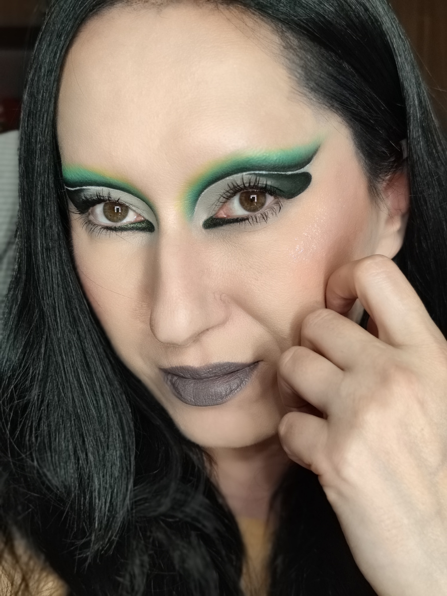 Первый весенний макияж после долгого перерыва.