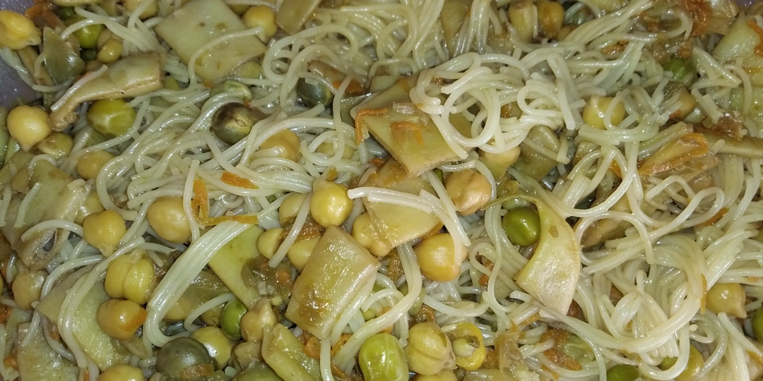 Фунчоза с овощами и соусом терияки