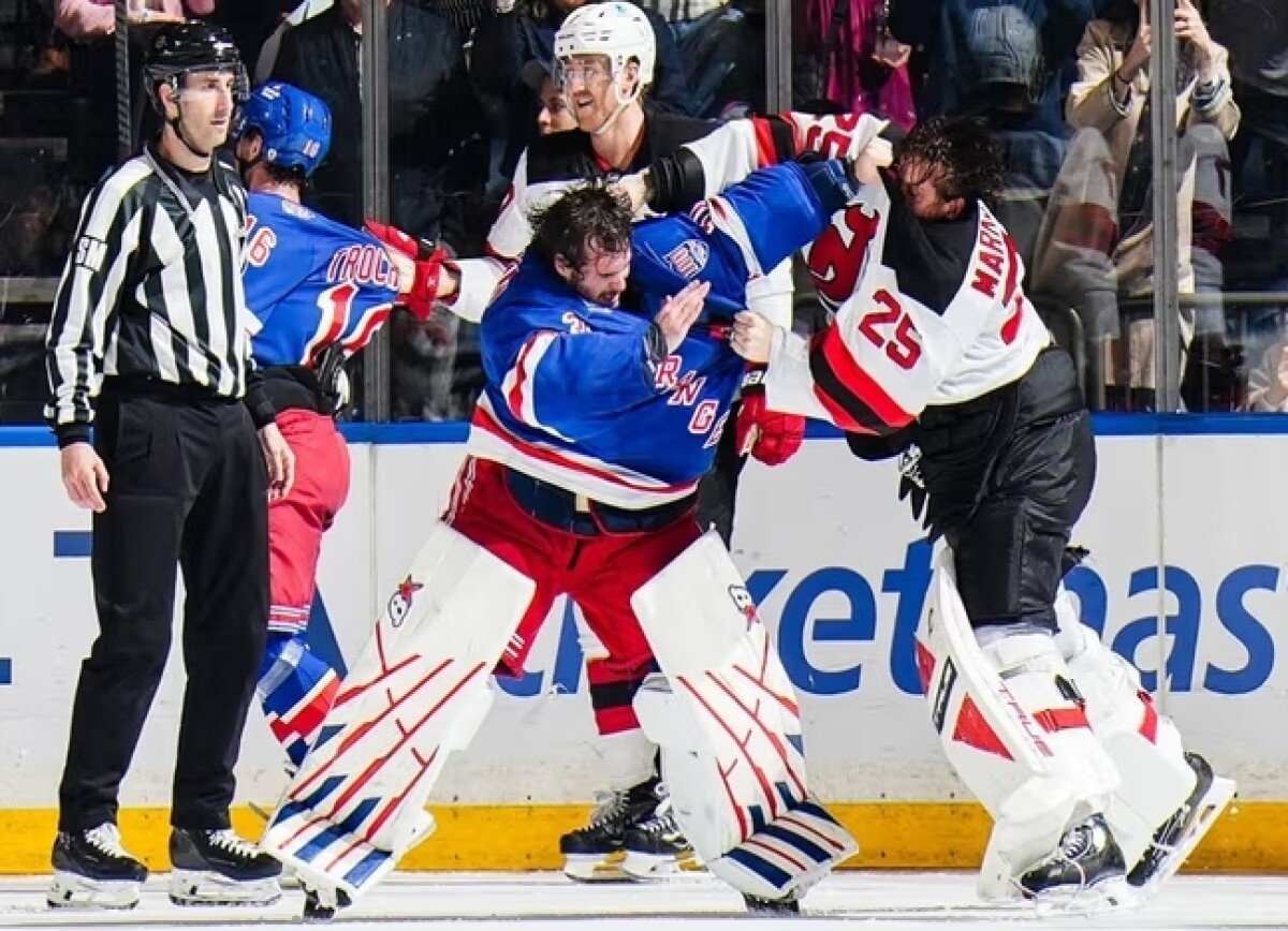     В США отметили историчность драки Шестёркина: такого у «Рейнджерс» не было с прошлого века