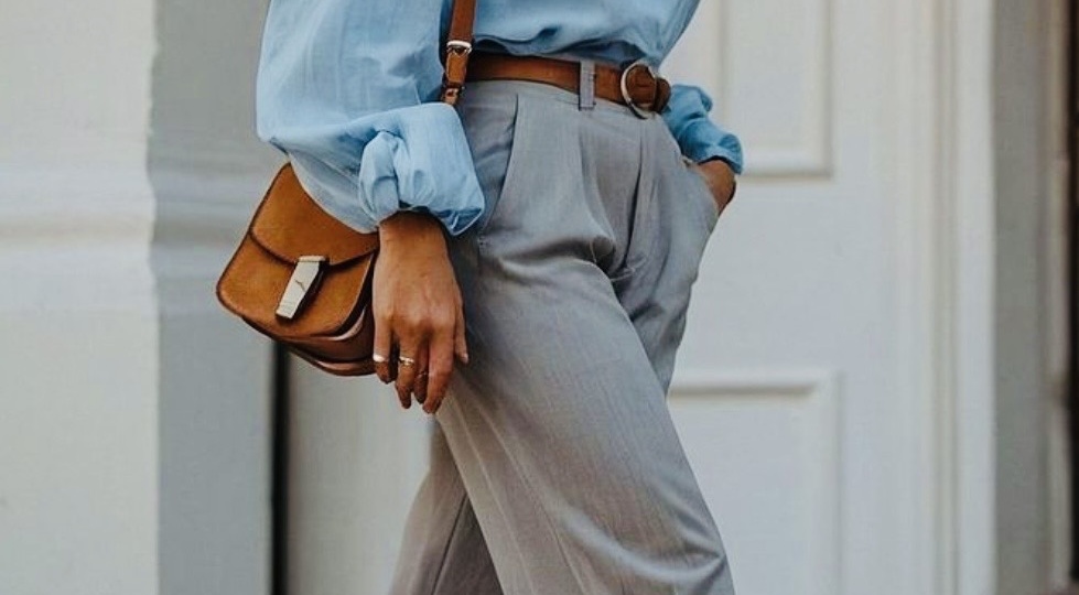 Что носить летом 2026 женщинам 45+, если не любите облегающее: 6 решений, которые дают форму без дискомфорта