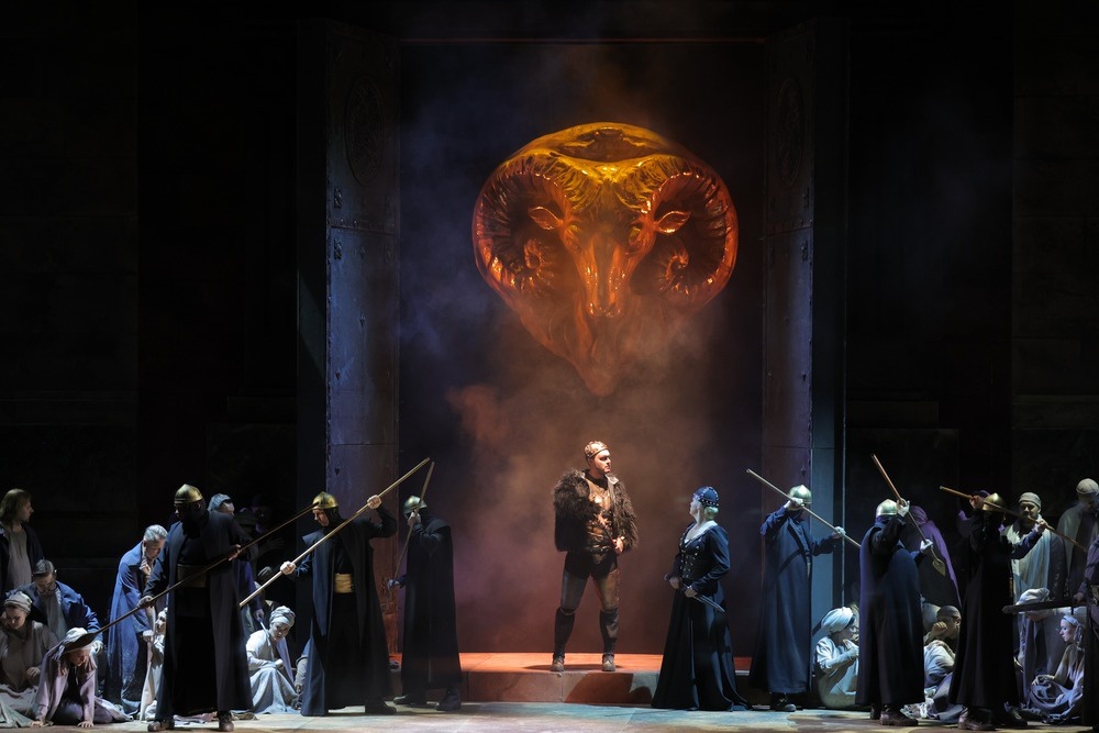    Ныне в мире так много конфликтов, что более актуальной оперы, чем "Набукко", пожалуй, и не найти. / Большой театр Беларуси