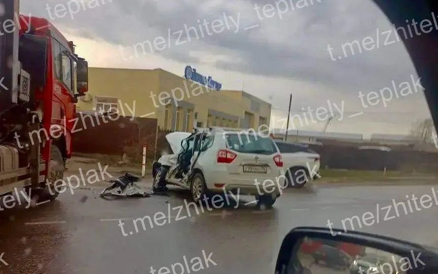 В Воронеже супруги погибли после столкновения грузовика и легковушки