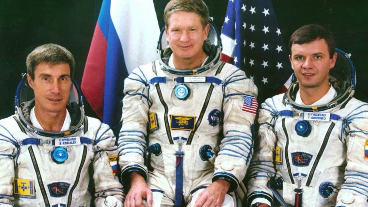 Состав МКС-1. Сергей Крикалев, Уильям Шеперд и Юрий Гидзенко
