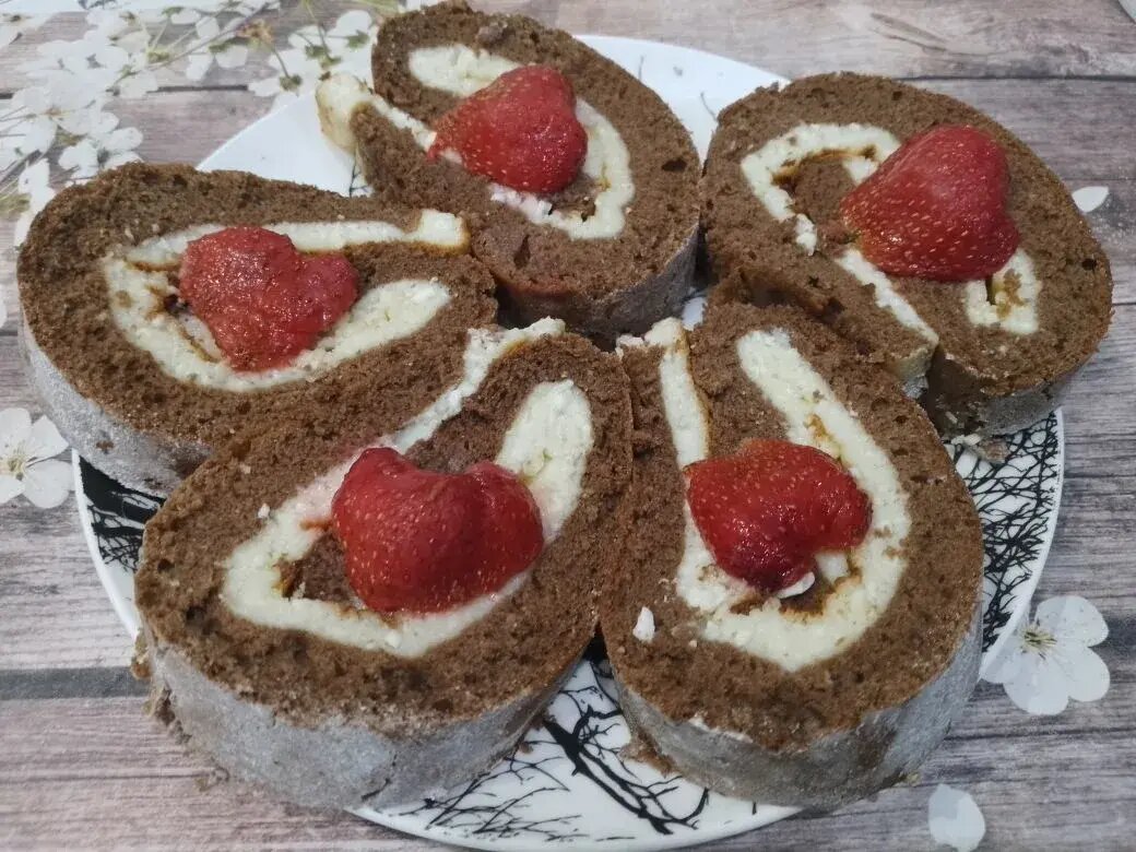 Шоколадный рулет с творожной начинкой
