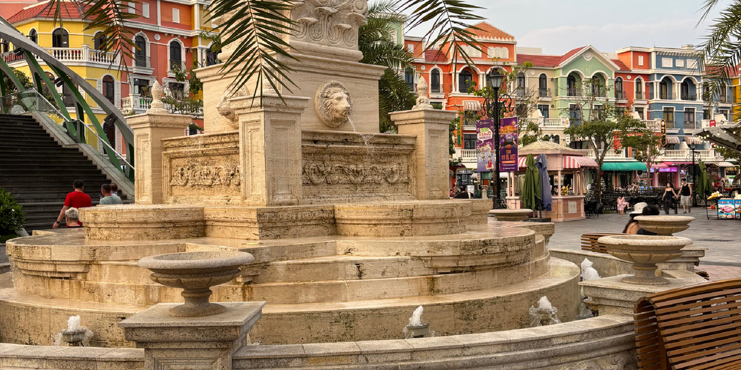 Стоит ли есть в кафе в Grand World: наш самый дорогой ужин на острове