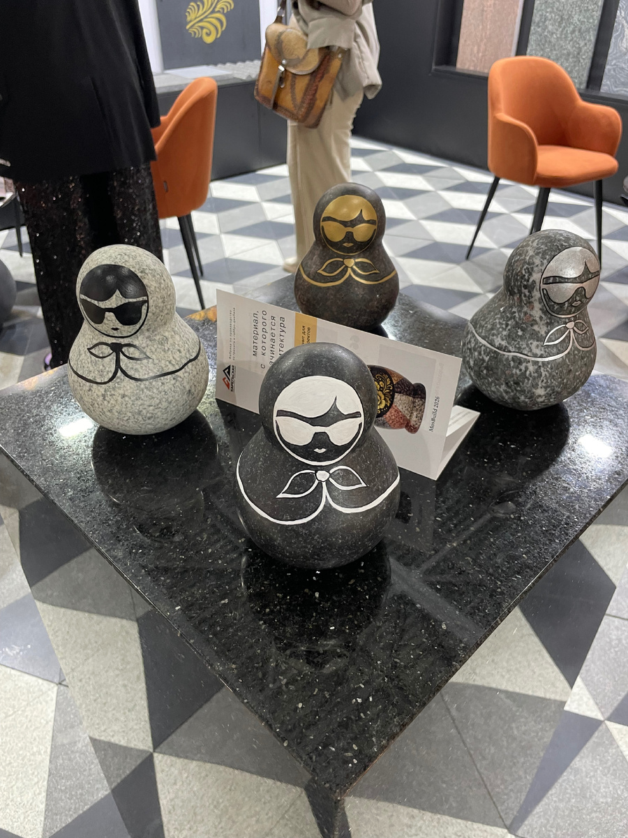 Мосбилд2026. Матрешечки славные. Надо же, карельский камень. Удивительно.