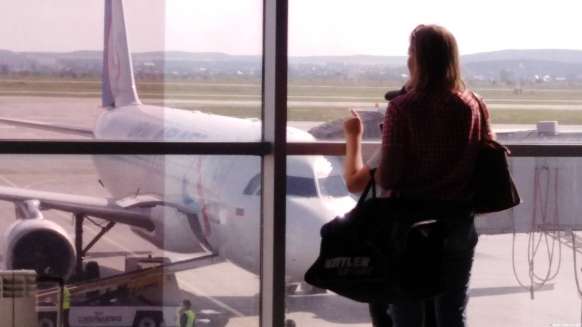     Аэропорт   
Галина Брусницына © ИА Красная Весна