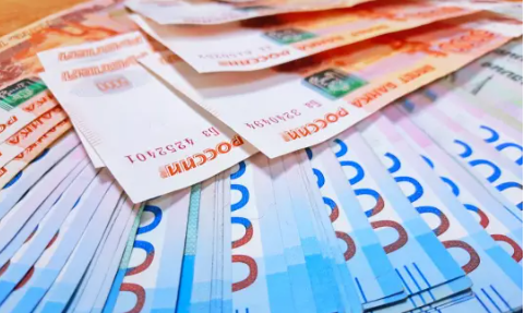 Денежные переводы на карту берутся под контроль: отказ в пособии станет неприятным сюрпризом