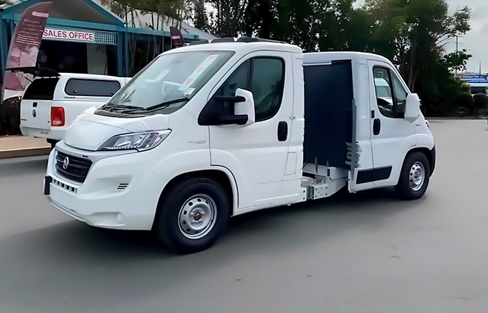 Зачем Citroen собирает фургоны с двумя головами