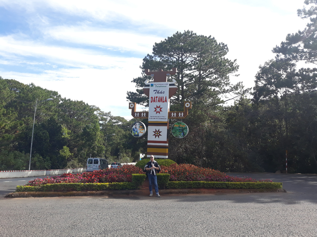 Это не Стелла💃из Дзена. Это стела водопада Датанла.