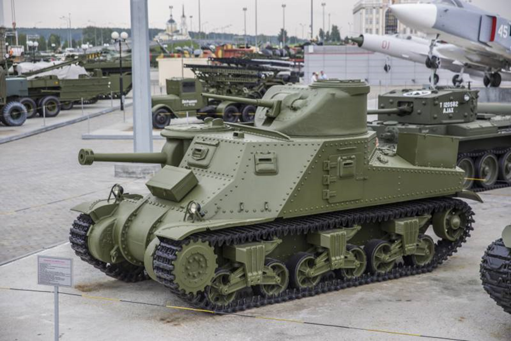 Танк М3c, один из музейных образцов в России. Точная высота – 3124мм! Фото взято с https://topwar.ru/154070-drugoj-lend-liz-tank-m3-li-trehjetazhnyj-koshmar.html