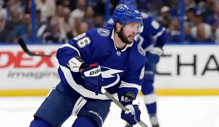 Российский хоккеист Никита Кучеров. Обложка © nhl