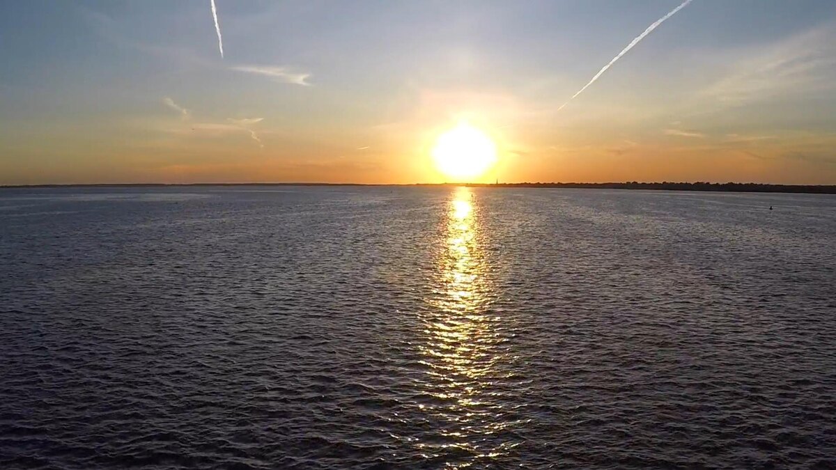 Закат в океане