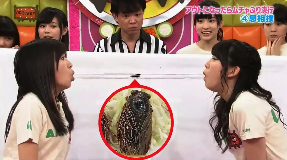 Японки вдувают друг другу... таркана. Это же форменное издевательство