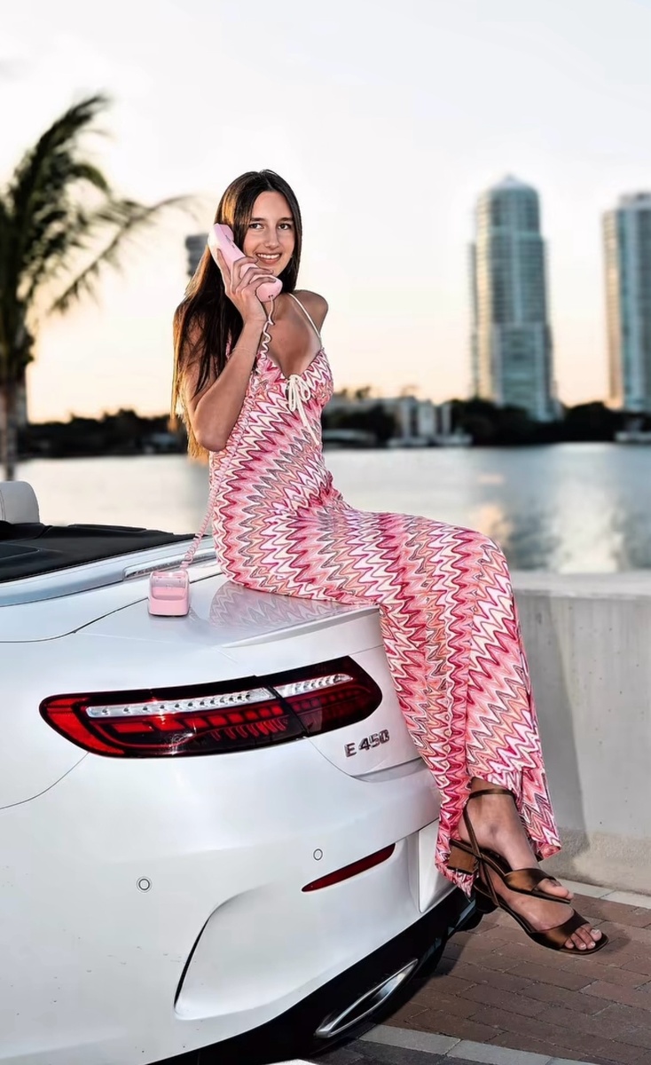 Клавдия выросла и стала настоящей красоткой. Фото: соцсети