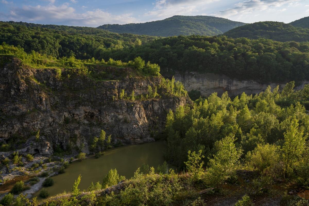 Озеро Красное в окрестностях Хаджоха, село Каменномостский