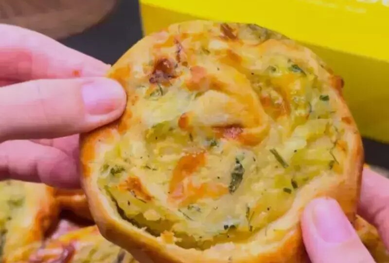 Для тех, кто не любит возиться с тестом: блогер с Сахалина поделилась рецептом ленивых пирожков