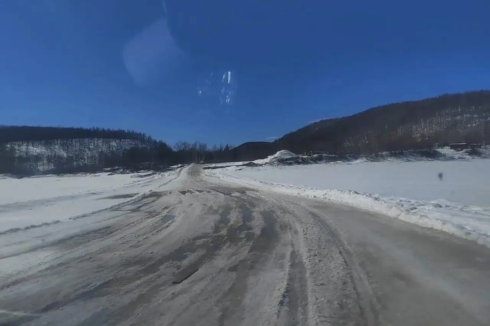    Автомобили двигались вне разрешенных переправ. Фото: ГУ МЧС России по Амурской области