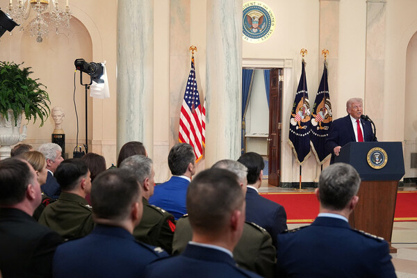 Alex Brandon/Reuters    📷