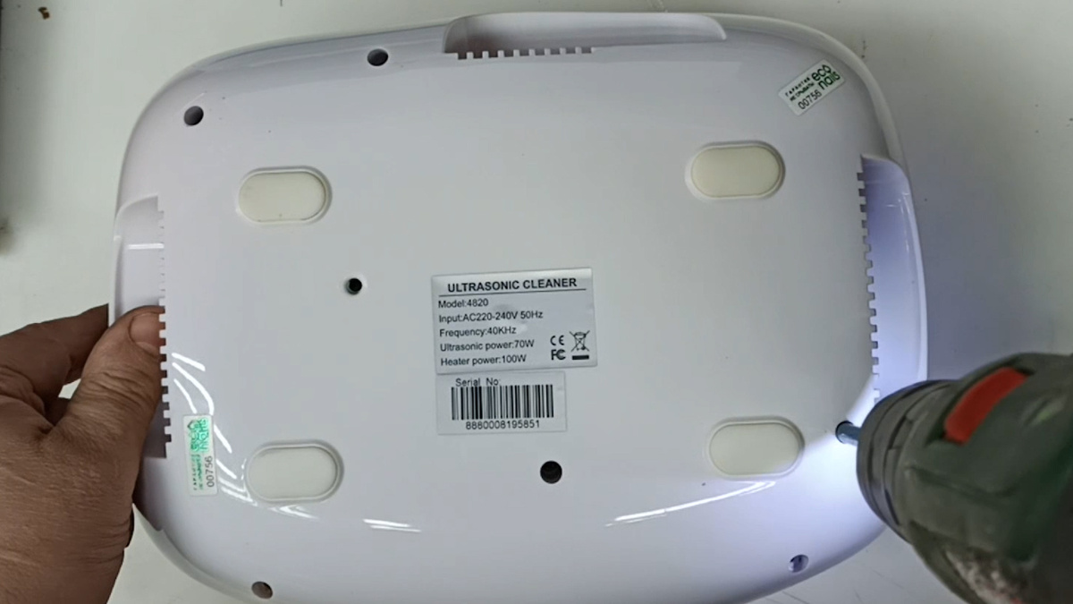 Откручивание винтов ванны 4820