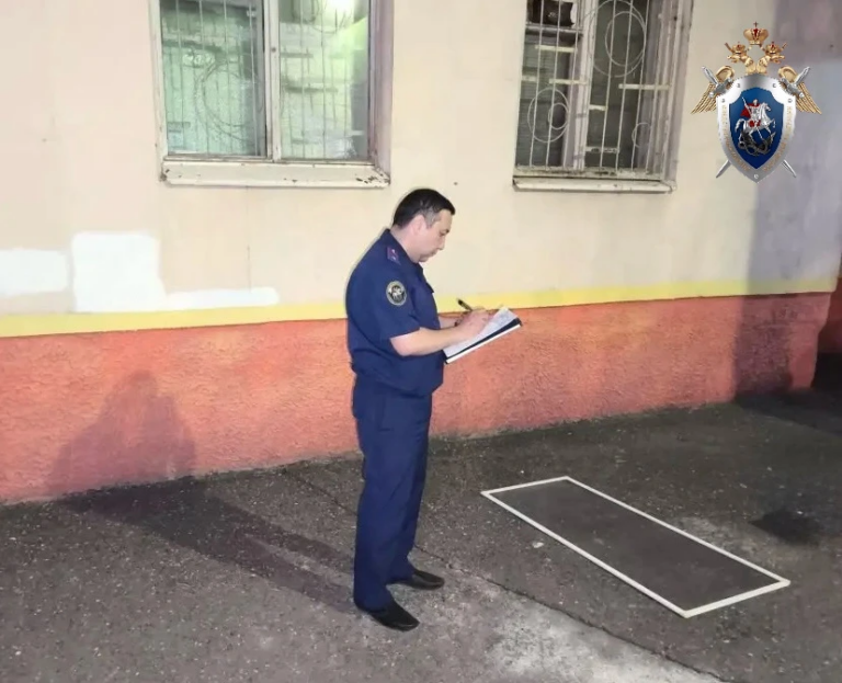    В Оренбурге ребёнок погиб после падения из окна Оренбуржье