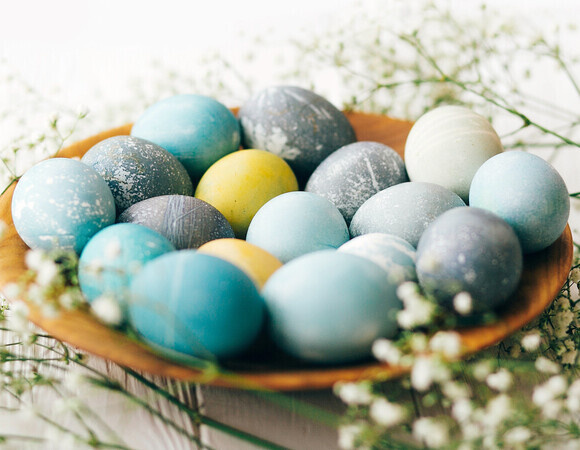 Не крашу яйца шелухой, а делаю небесно-голубые с помощью капусты — эстетичнее некуда