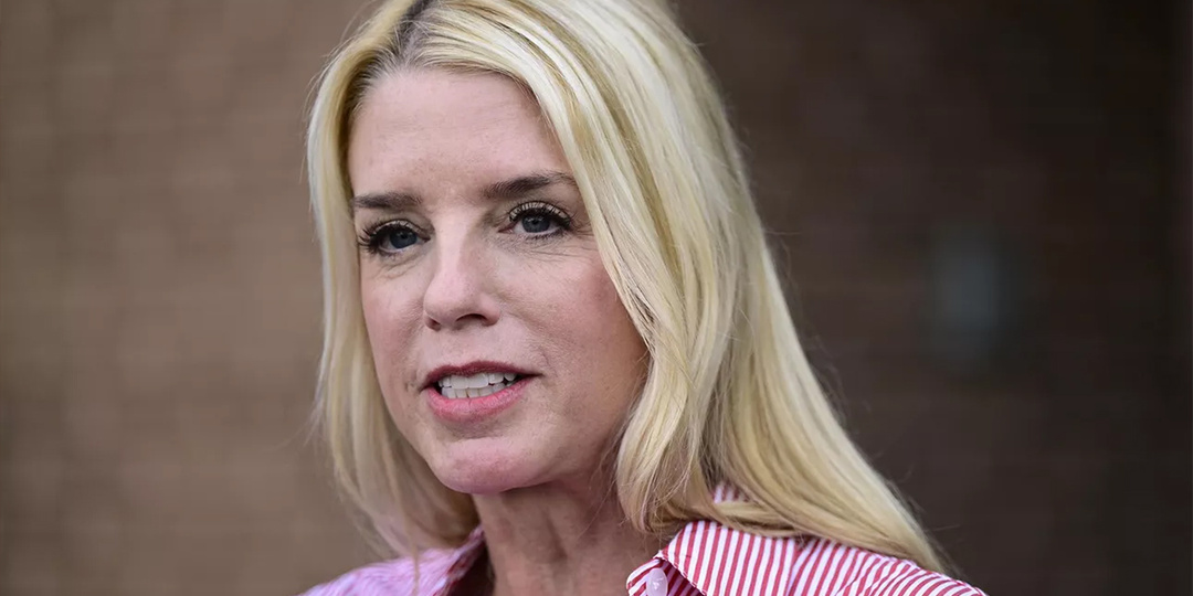 Слишком много правды? Трамп грозит увольнением главе Минюста из-за досье Эпштейна