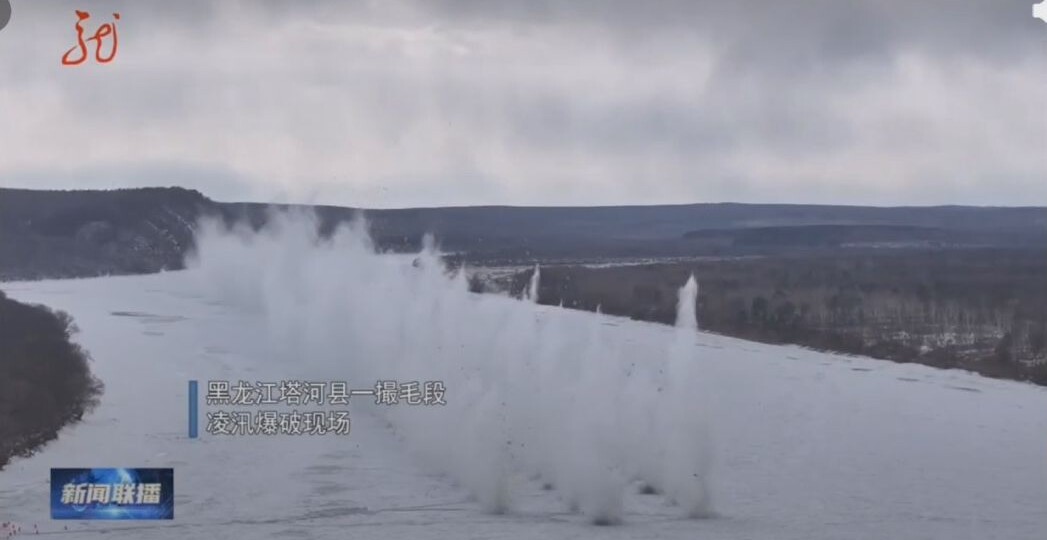 Фонтаны из воды и льда устроил Китай вблизи Амурской области