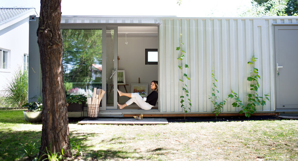 «Сам задохнется»: Онищенко предупредил об угрозе жизни в доме-контейнере