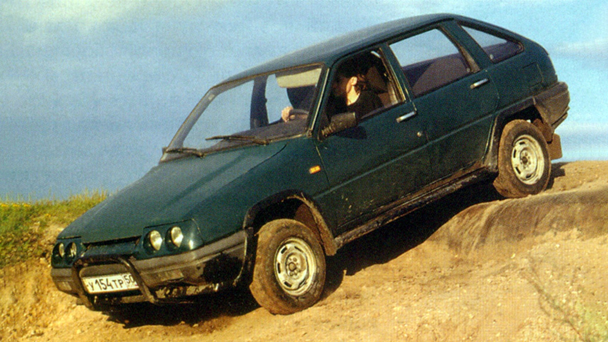 Первая полноприводная Ода была построена ижевской фирмой Норма-Авто в 1995 году. Спустя пять лет началось серийное производство на Ижмаше