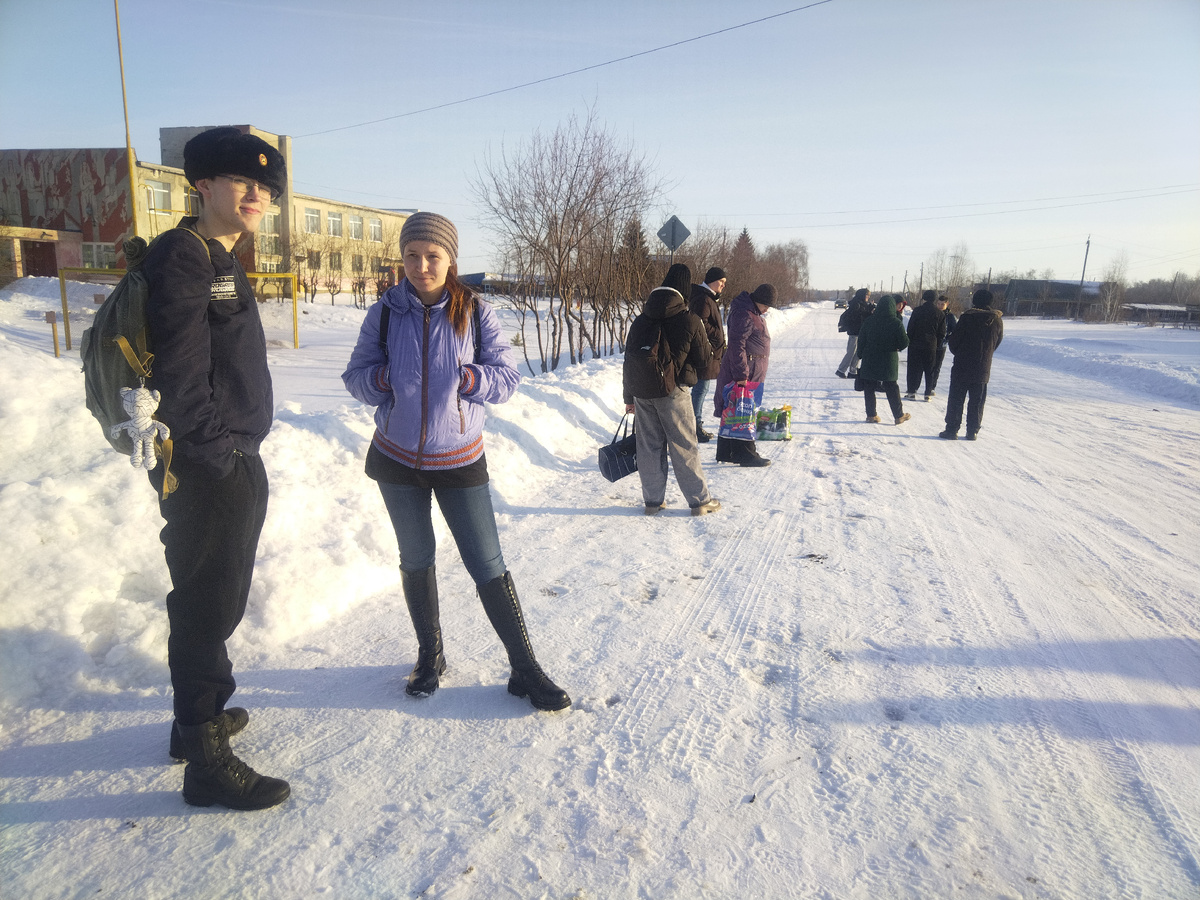 Автобус ждём.