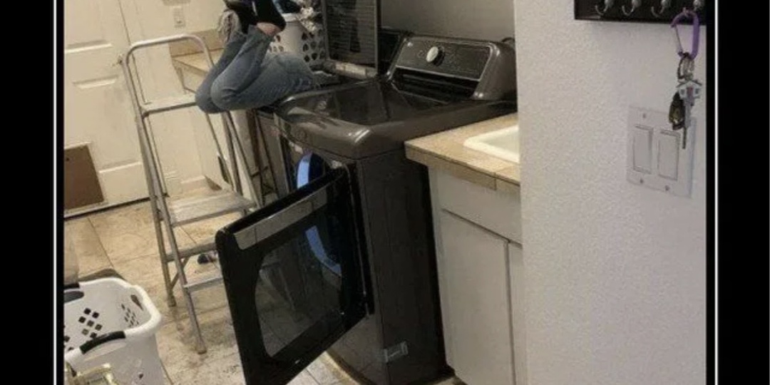 Ушла на работу.