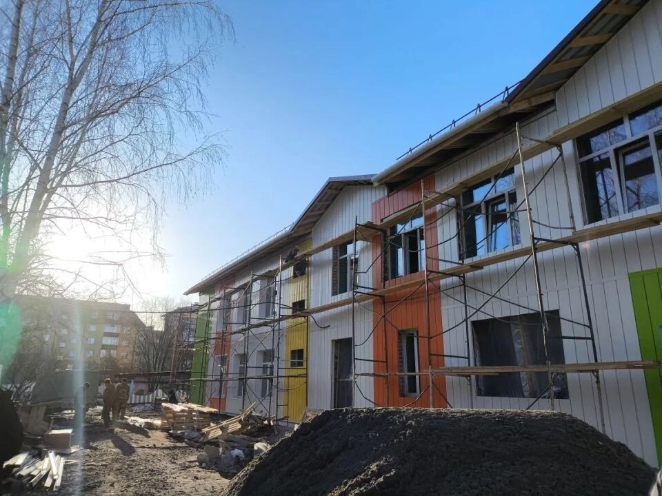    Проверка ремонта и строительства соцобъектов в Горно-Алтайске. Источник: t.me/OlgaSafronovaofficial